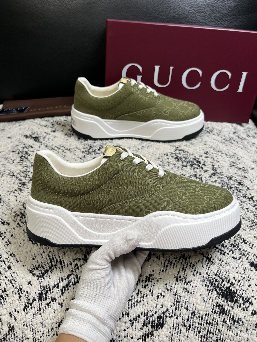 Gucci 高品质  顶级工艺品  古奇  专柜新款原厂配置，意大利进口牛皮面料，进口牛皮内里垫，透气舒适，鞋底：原厂特