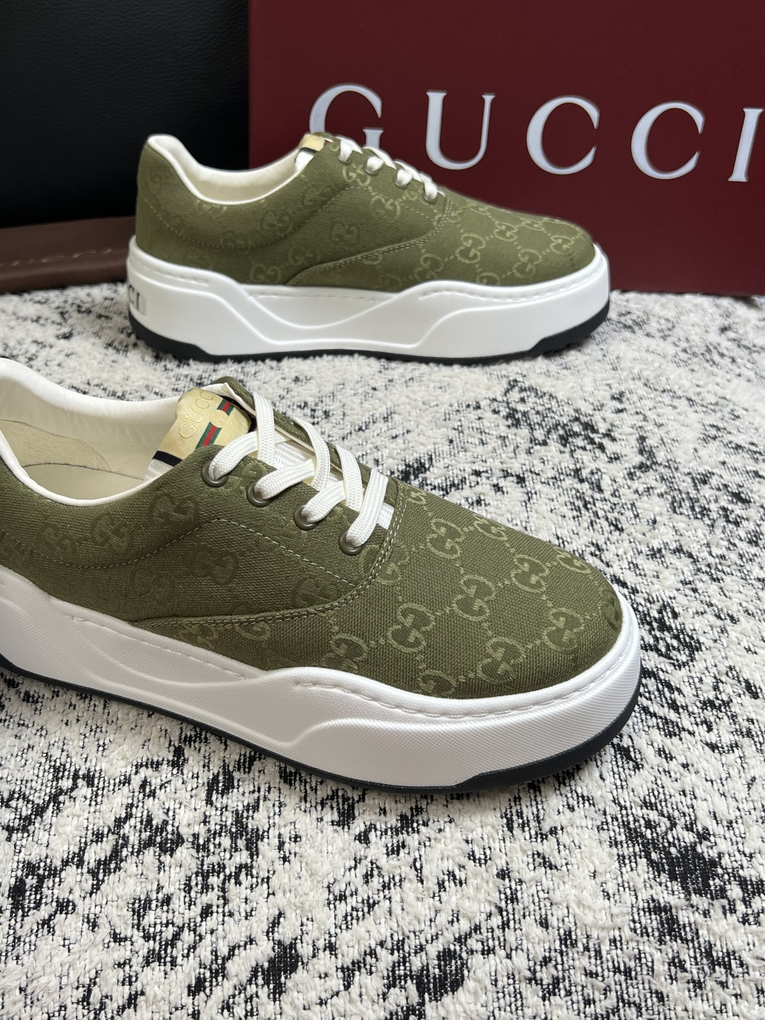 Gucci 高品质  顶级工艺品  古奇  专柜新款原厂配置，意大利进口牛皮面料，进口牛皮内里垫，透气舒适，鞋底：原厂特