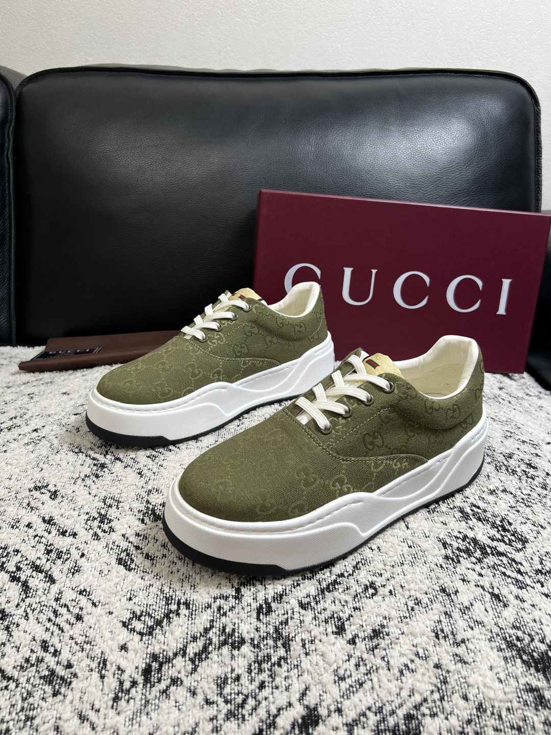Gucci 高品质  顶级工艺品  古奇  专柜新款原厂配置，意大利进口牛皮面料，进口牛皮内里垫，透气舒适，鞋底：原厂特