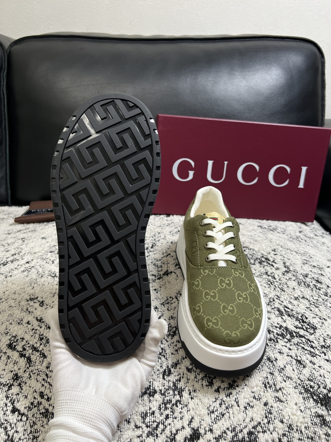Gucci 高品质  顶级工艺品  古奇  专柜新款原厂配置，意大利进口牛皮面料，进口牛皮内里垫，透气舒适，鞋底：原厂特