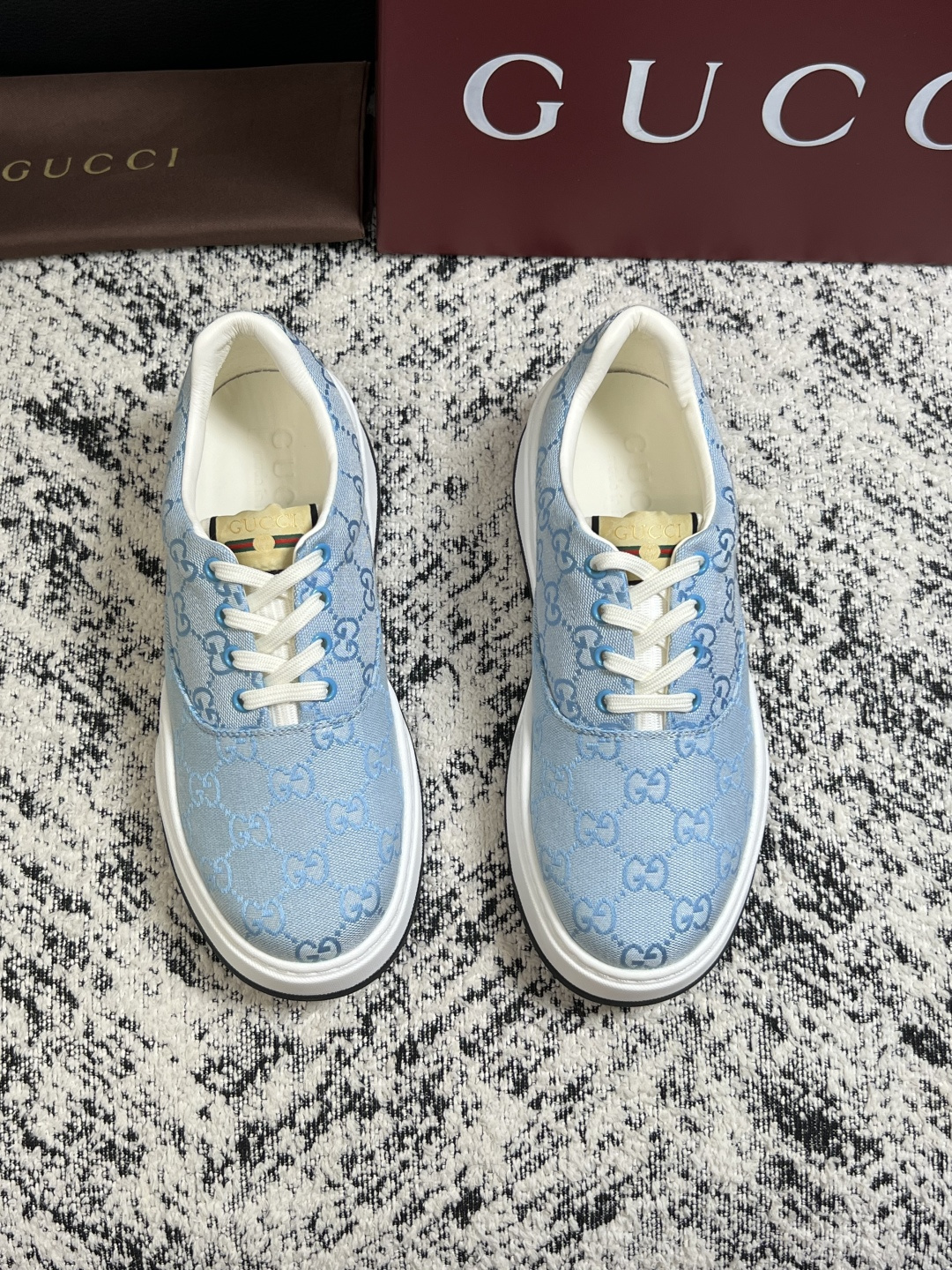 Gucci 高品质  顶级工艺品  古奇  专柜新款原厂配置，意大利进口牛皮面料，进口牛皮内里垫，透气舒适，鞋底：原厂特