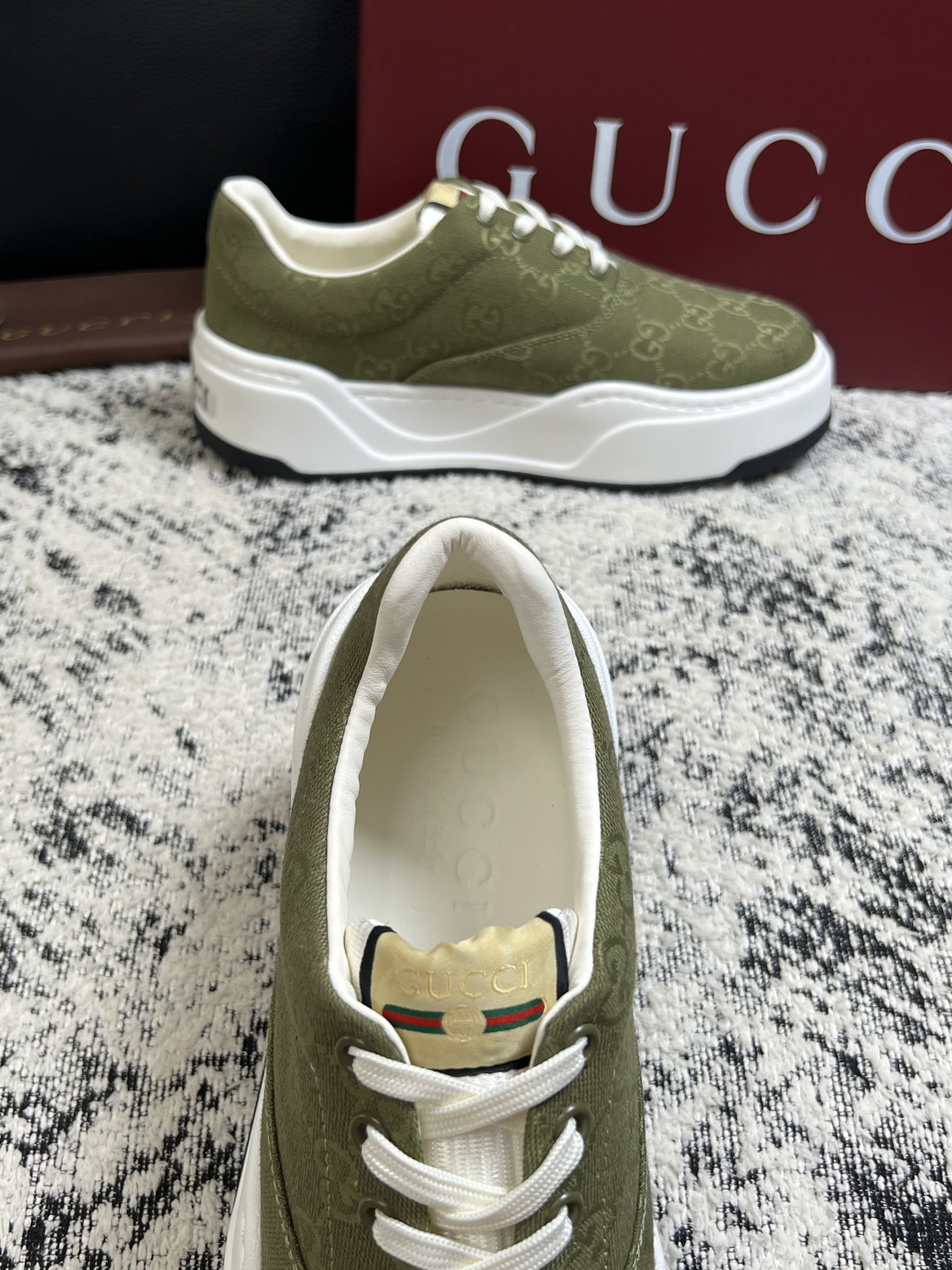 Gucci 高品质  顶级工艺品  古奇  专柜新款原厂配置，意大利进口牛皮面料，进口牛皮内里垫，透气舒适，鞋底：原厂特