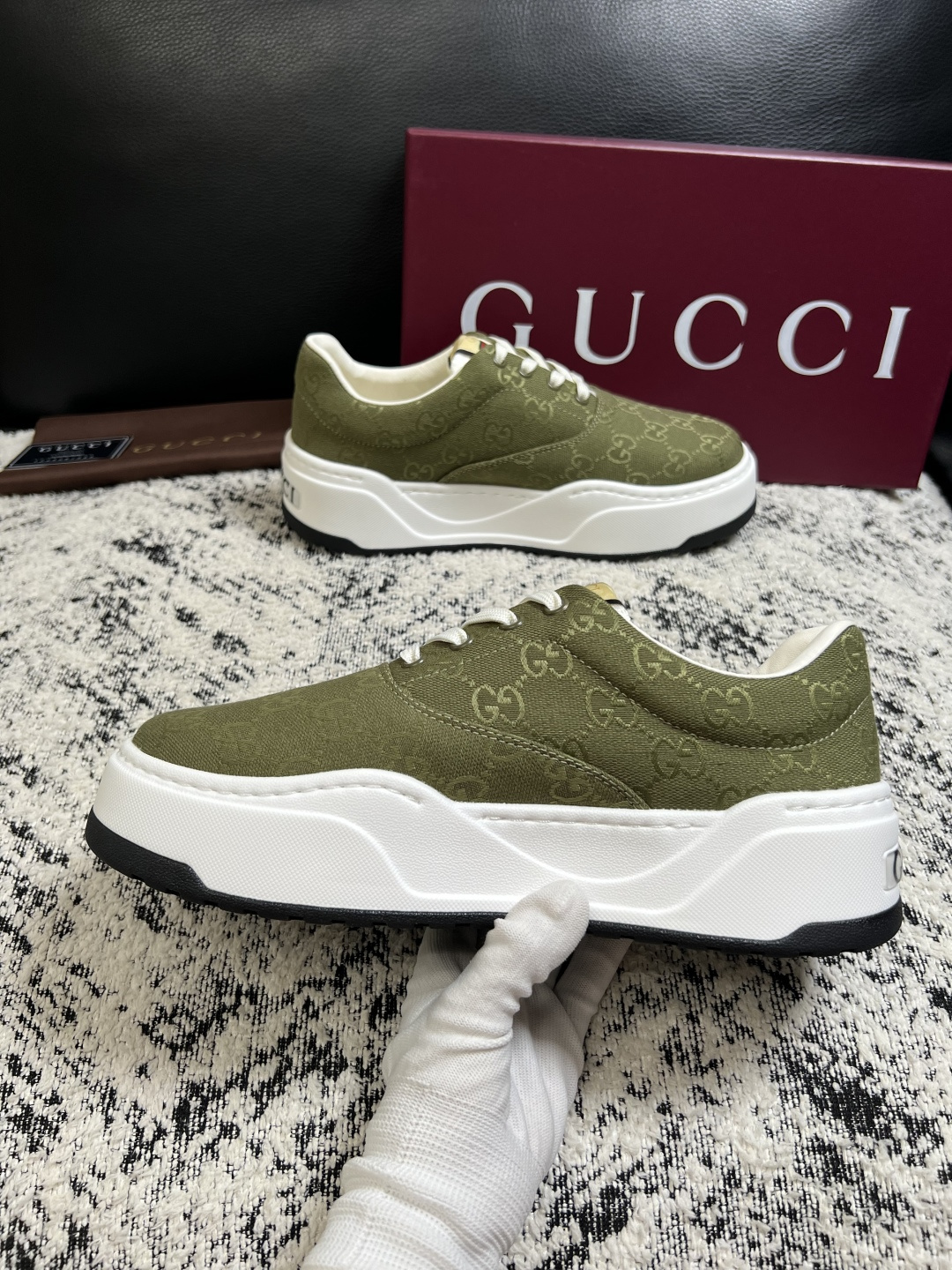 Gucci 高品质  顶级工艺品  古奇  专柜新款原厂配置，意大利进口牛皮面料，进口牛皮内里垫，透气舒适，鞋底：原厂特