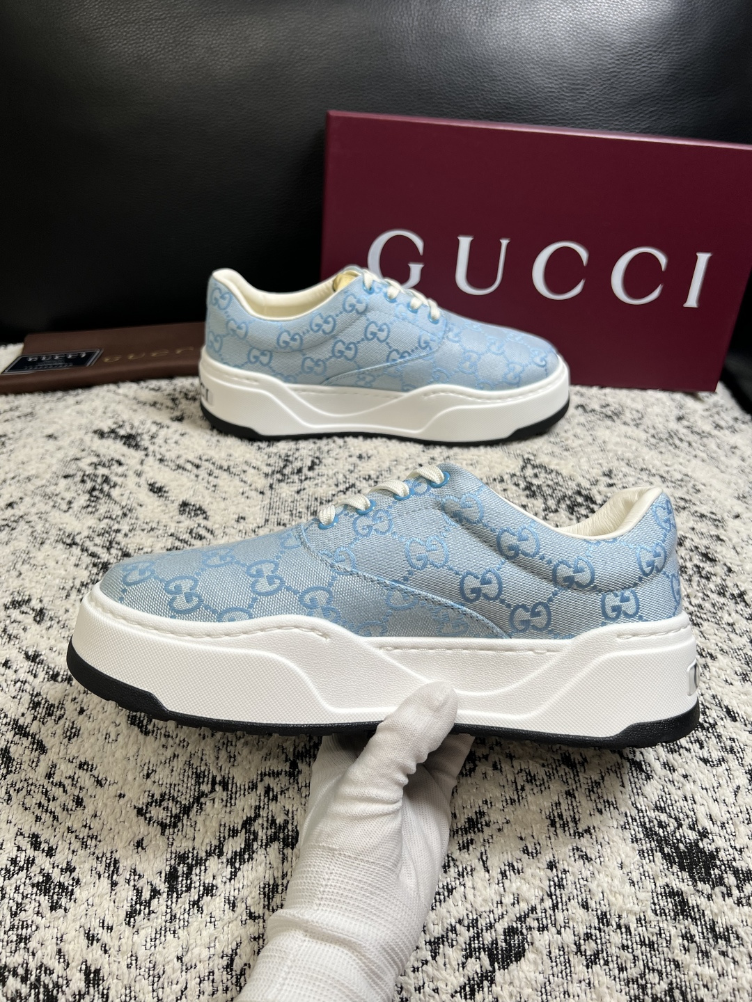 Gucci 高品质  顶级工艺品  古奇  专柜新款原厂配置，意大利进口牛皮面料，进口牛皮内里垫，透气舒适，鞋底：原厂特