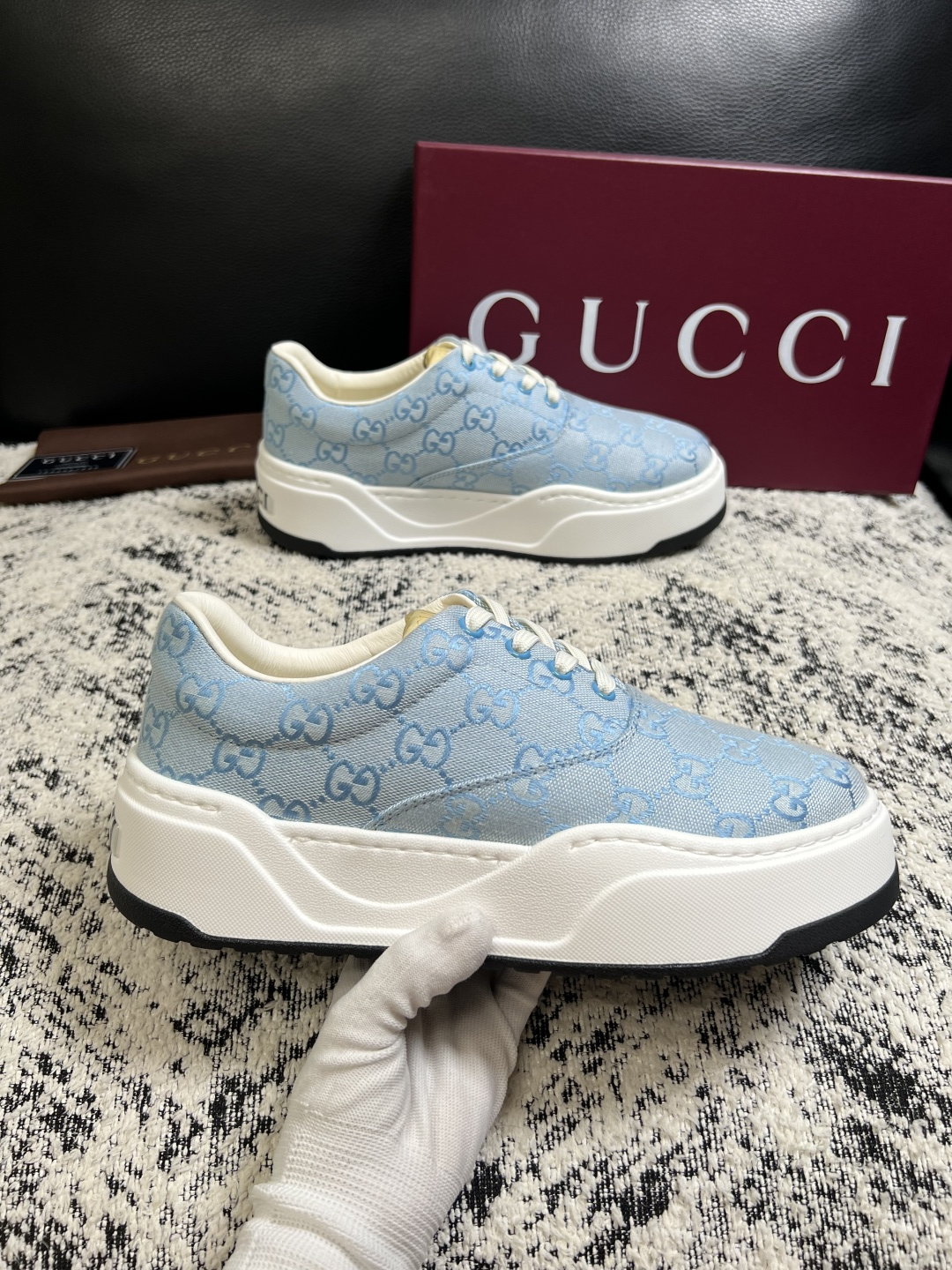 Gucci 高品质  顶级工艺品  古奇  专柜新款原厂配置，意大利进口牛皮面料，进口牛皮内里垫，透气舒适，鞋底：原厂特