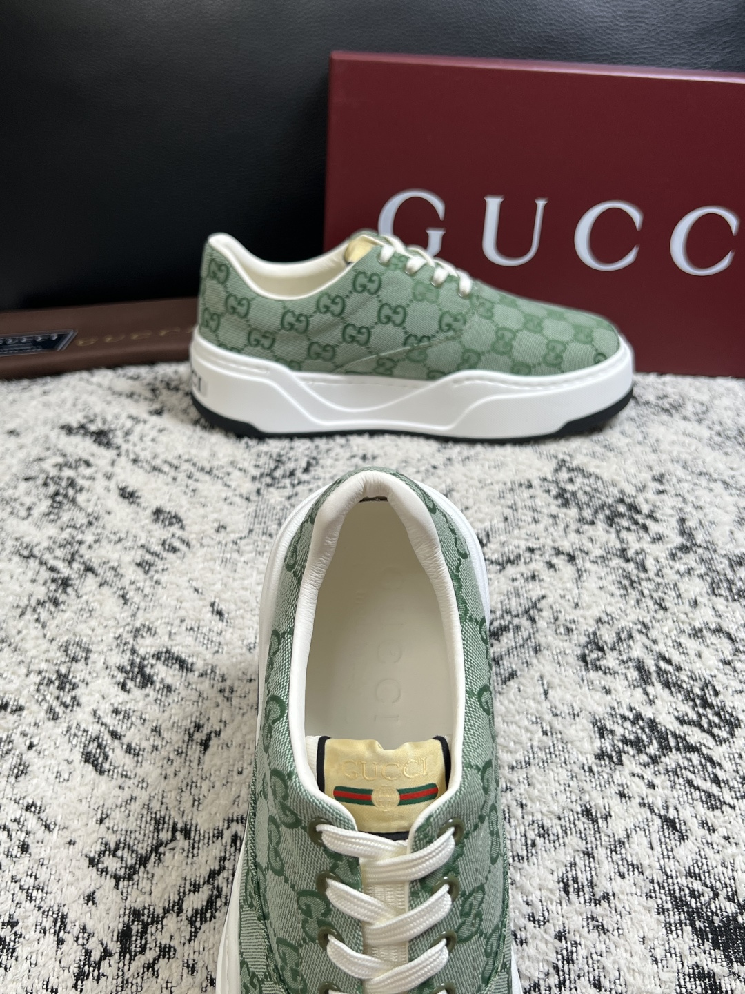 Gucci 高品质  顶级工艺品  古奇  专柜新款原厂配置，意大利进口牛皮面料，进口牛皮内里垫，透气舒适，鞋底：原厂特