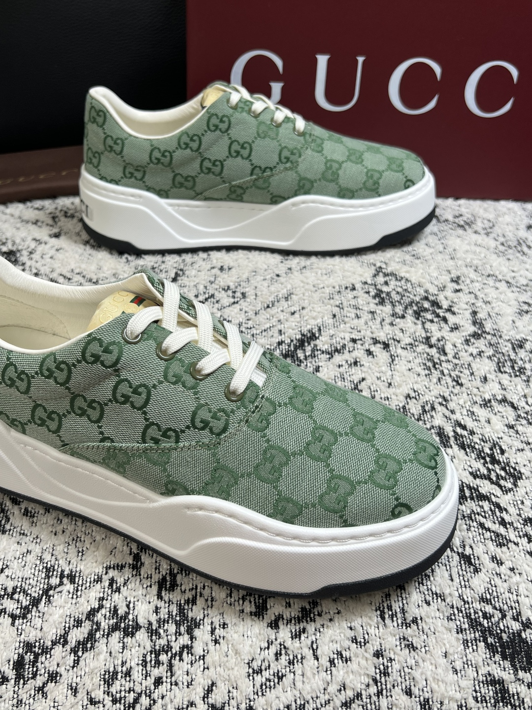 Gucci 高品质  顶级工艺品  古奇  专柜新款原厂配置，意大利进口牛皮面料，进口牛皮内里垫，透气舒适，鞋底：原厂特
