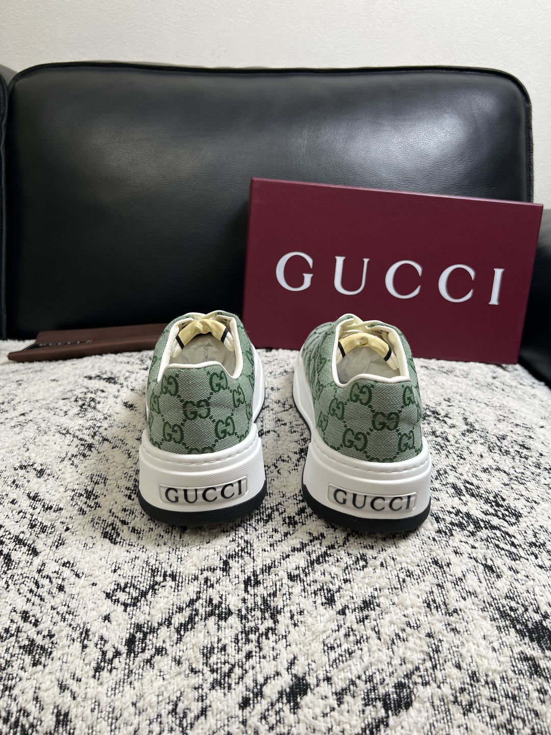 Gucci 高品质  顶级工艺品  古奇  专柜新款原厂配置，意大利进口牛皮面料，进口牛皮内里垫，透气舒适，鞋底：原厂特