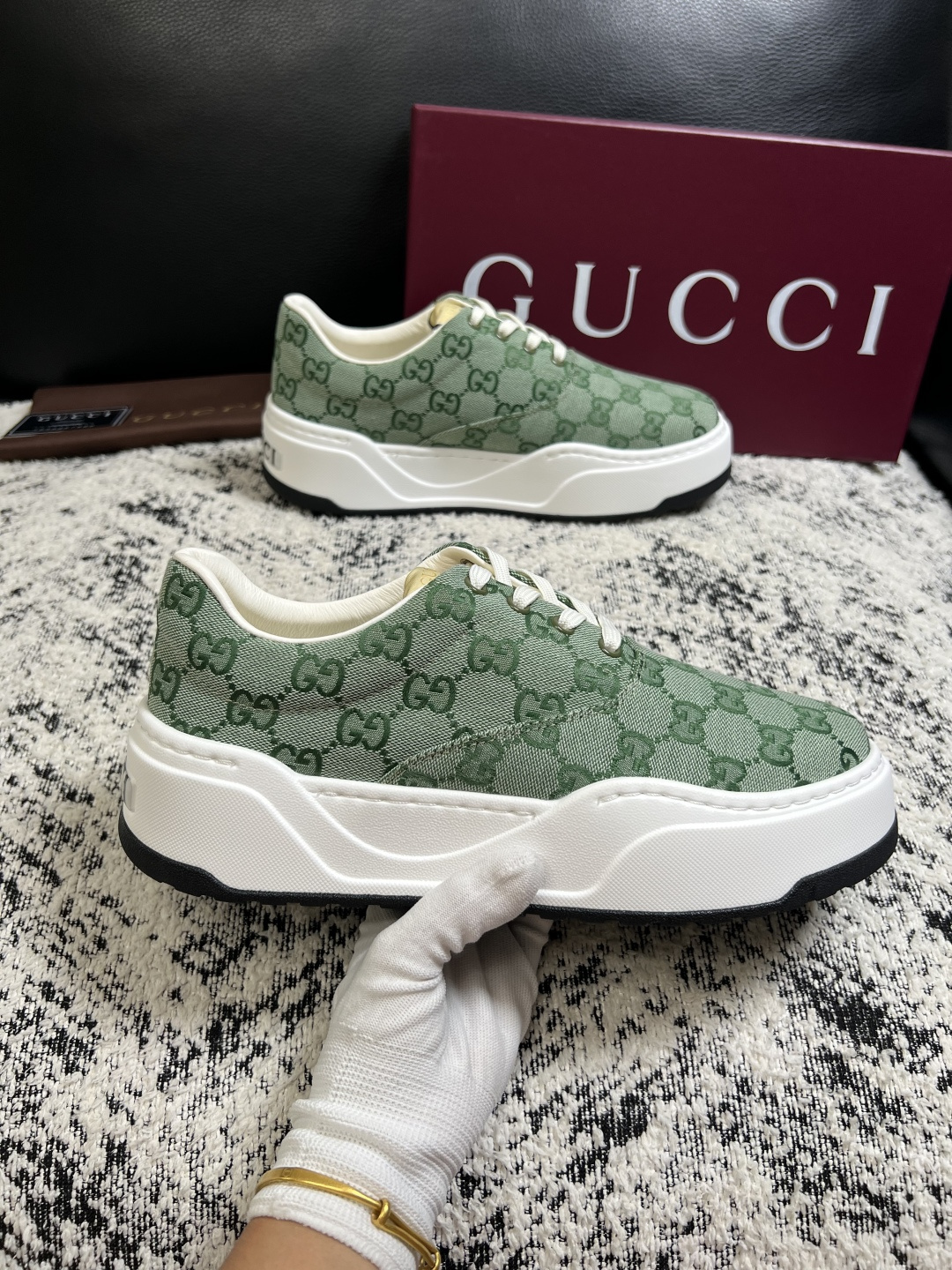 Gucci 高品质  顶级工艺品  古奇  专柜新款原厂配置，意大利进口牛皮面料，进口牛皮内里垫，透气舒适，鞋底：原厂特