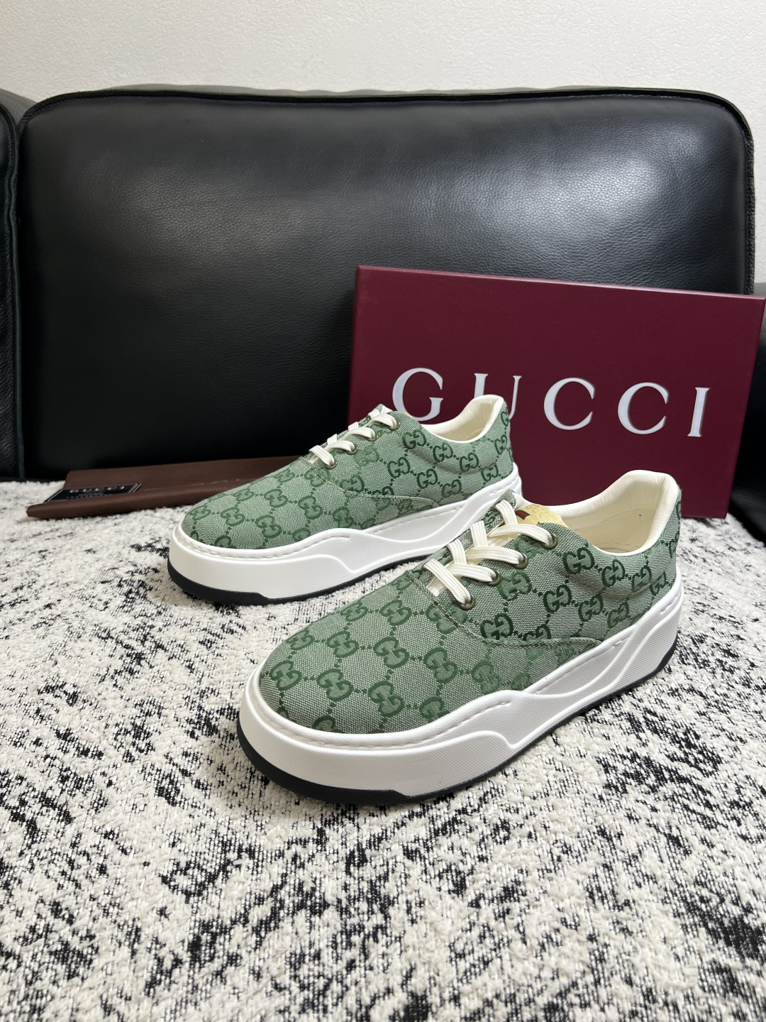Gucci 高品质  顶级工艺品  古奇  专柜新款原厂配置，意大利进口牛皮面料，进口牛皮内里垫，透气舒适，鞋底：原厂特