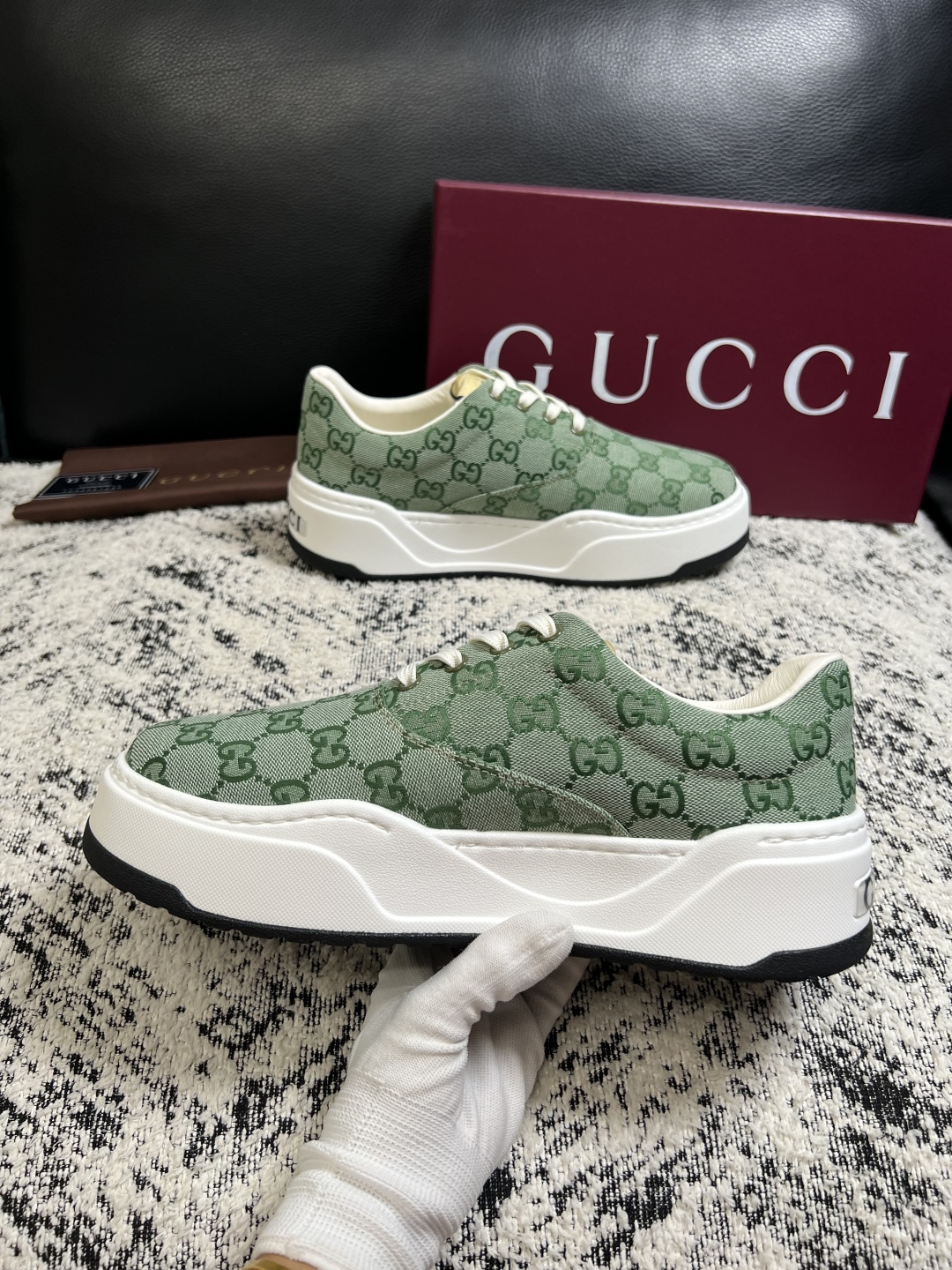 Gucci 高品质  顶级工艺品  古奇  专柜新款原厂配置，意大利进口牛皮面料，进口牛皮内里垫，透气舒适，鞋底：原厂特