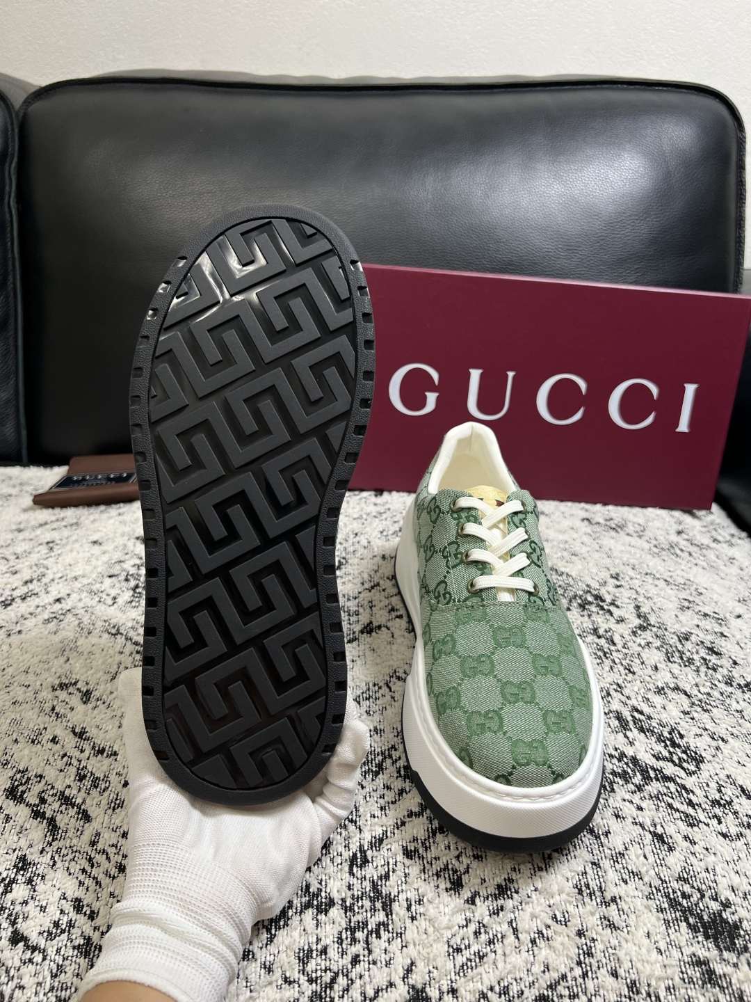 Gucci 高品质  顶级工艺品  古奇  专柜新款原厂配置，意大利进口牛皮面料，进口牛皮内里垫，透气舒适，鞋底：原厂特