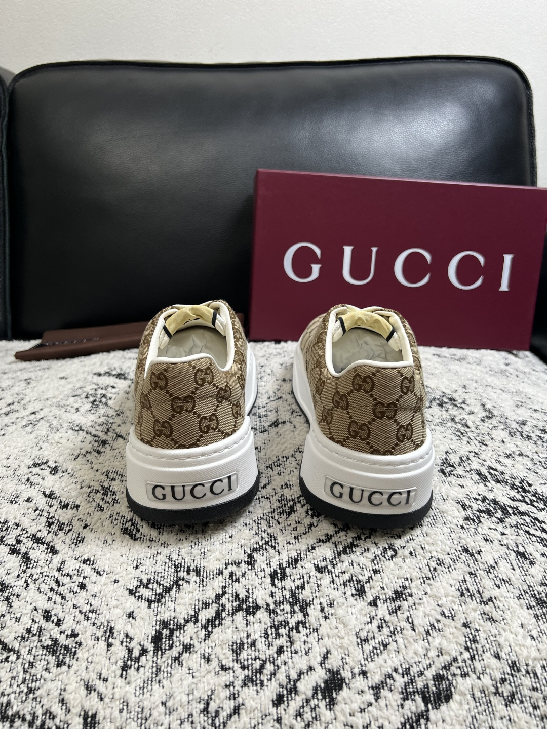 Gucci 高品质  顶级工艺品  古奇  专柜新款原厂配置，意大利进口牛皮面料，进口牛皮内里垫，透气舒适，鞋底：原厂特
