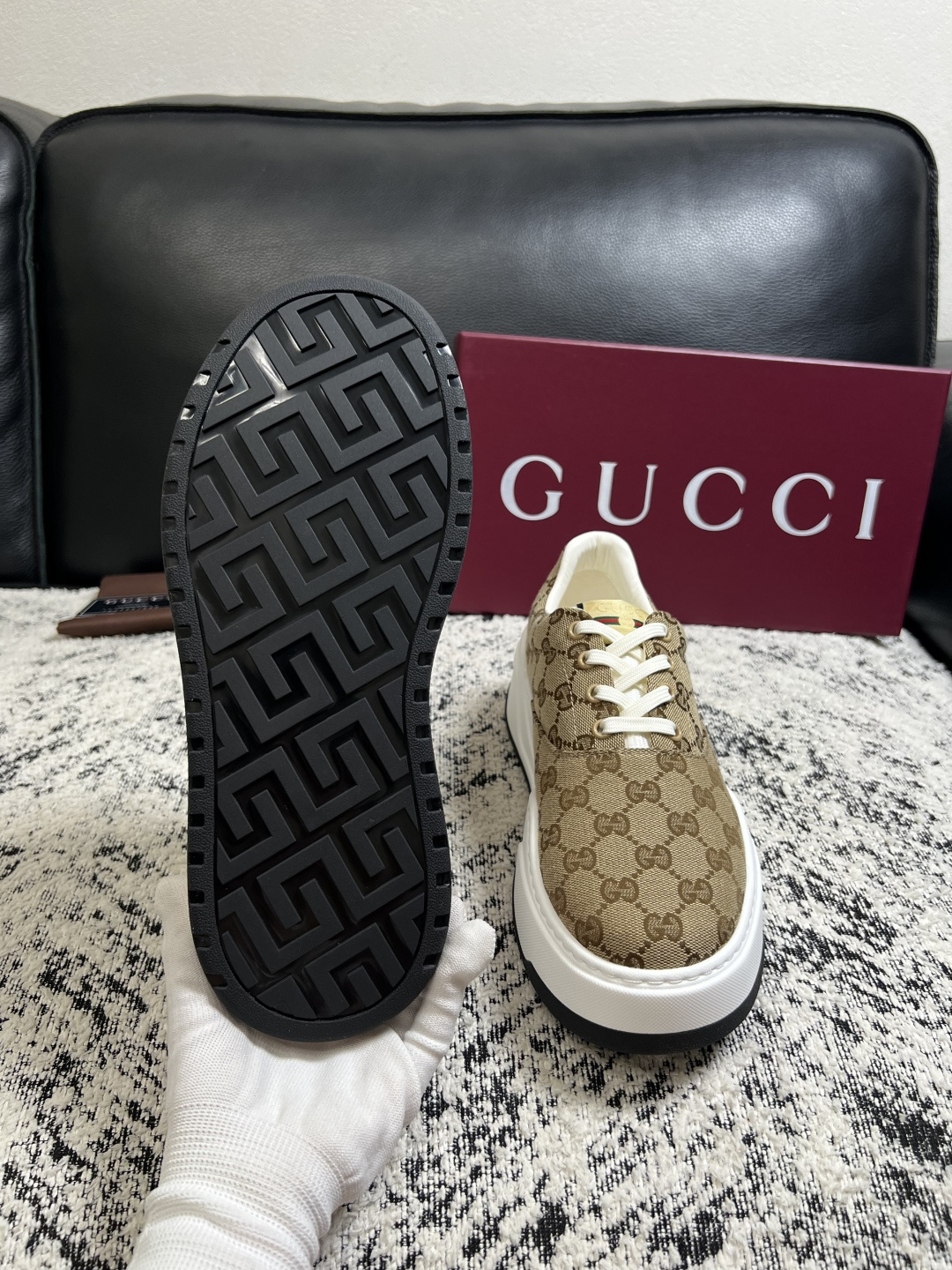 Gucci 高品质  顶级工艺品  古奇  专柜新款原厂配置，意大利进口牛皮面料，进口牛皮内里垫，透气舒适，鞋底：原厂特