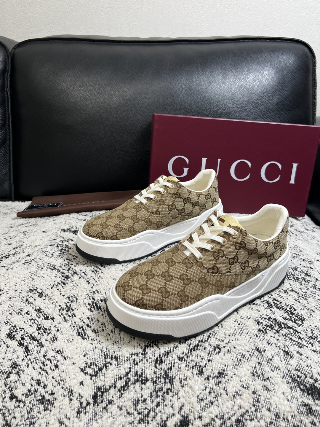 Gucci 高品质  顶级工艺品  古奇  专柜新款原厂配置，意大利进口牛皮面料，进口牛皮内里垫，透气舒适，鞋底：原厂特