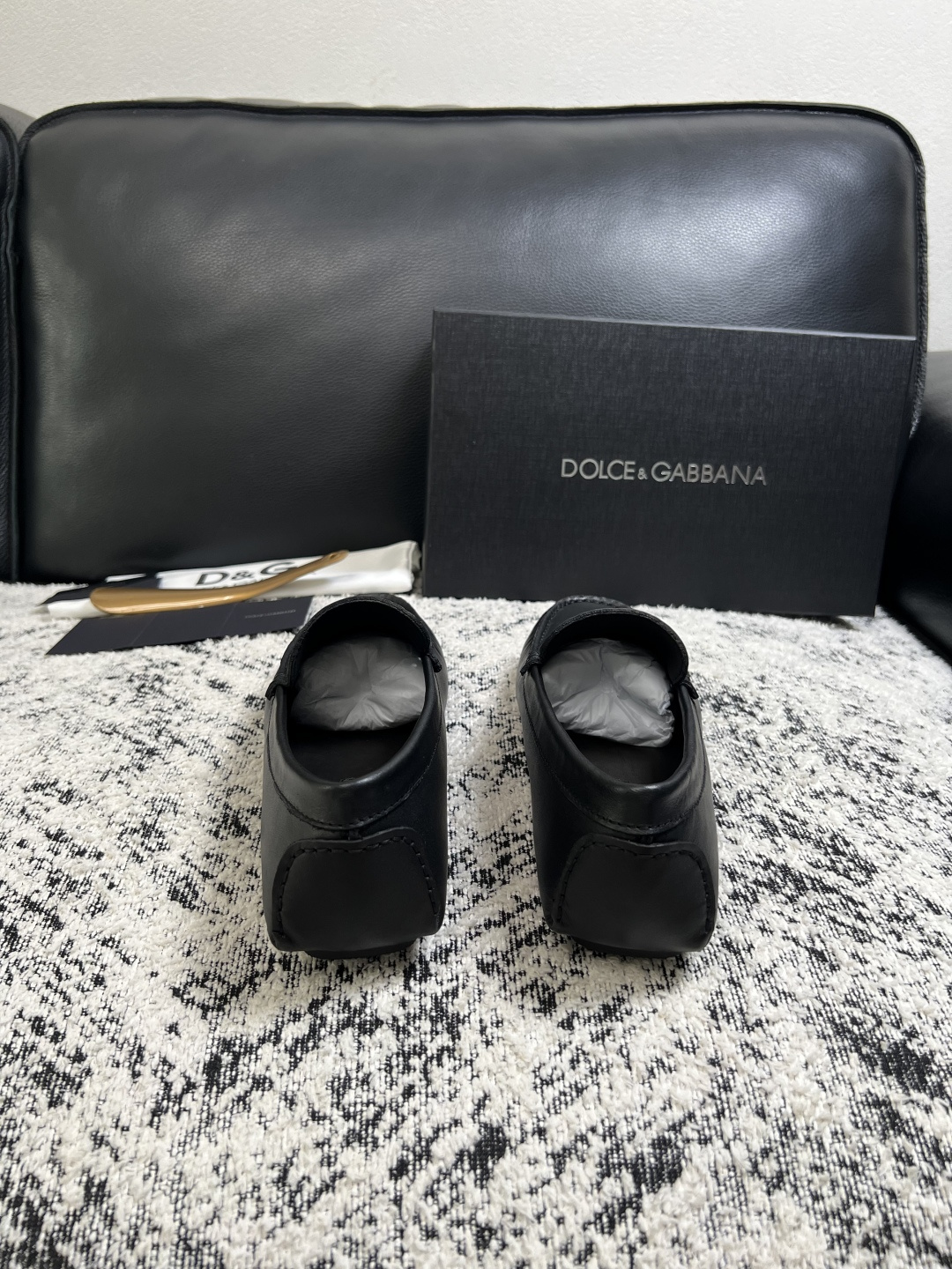 Dolce & Gabbana   高品质  顶级工艺品  杜嘉班纳 爆款豆豆鞋专柜新品同步，鞋面意大利进口牛皮面料，高