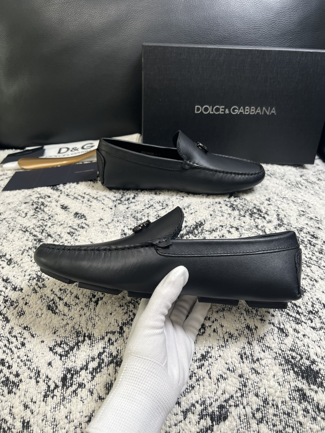 Dolce & Gabbana   高品质  顶级工艺品  杜嘉班纳 爆款豆豆鞋专柜新品同步，鞋面意大利进口牛皮面料，高