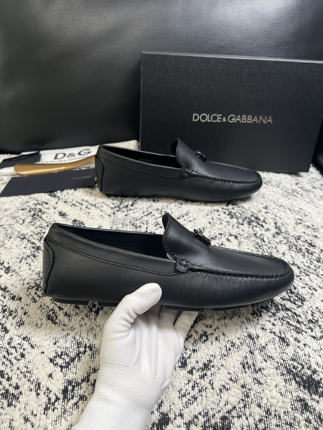 Dolce & Gabbana   高品质  顶级工艺品  杜嘉班纳 爆款豆豆鞋专柜新品同步，鞋面意大利进口牛皮面料，高
