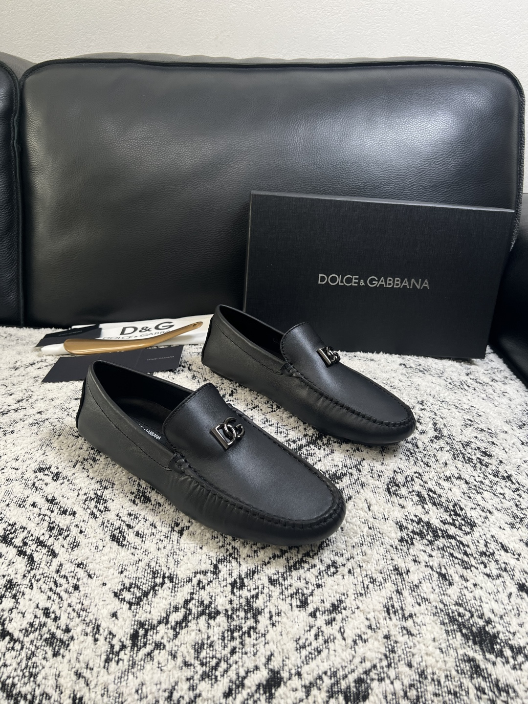 Dolce & Gabbana 高品质 顶级工艺品 杜嘉班纳 爆款豆豆鞋专柜新品同步,鞋面意大利进口牛皮面料,高 Dolce & Gabbana 高品质 顶级工艺品 杜嘉班纳 爆款豆豆鞋专柜新品同步,鞋面意大利进口牛皮面料,高