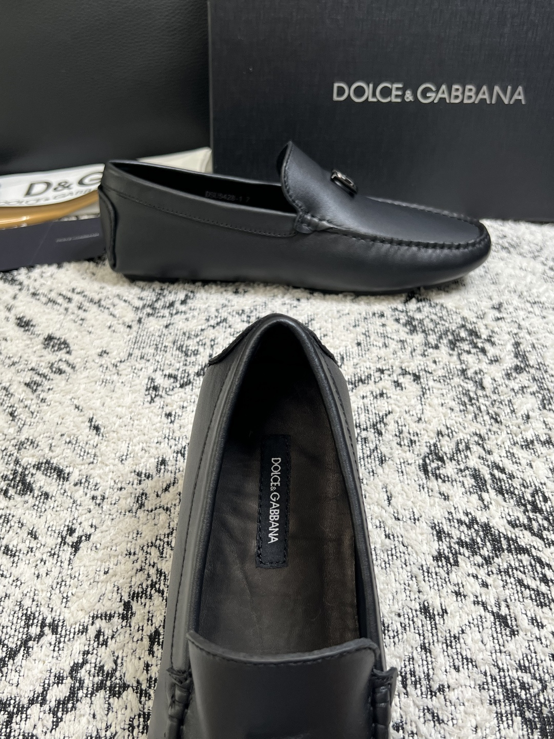 Dolce & Gabbana   高品质  顶级工艺品  杜嘉班纳 爆款豆豆鞋专柜新品同步，鞋面意大利进口牛皮面料，高