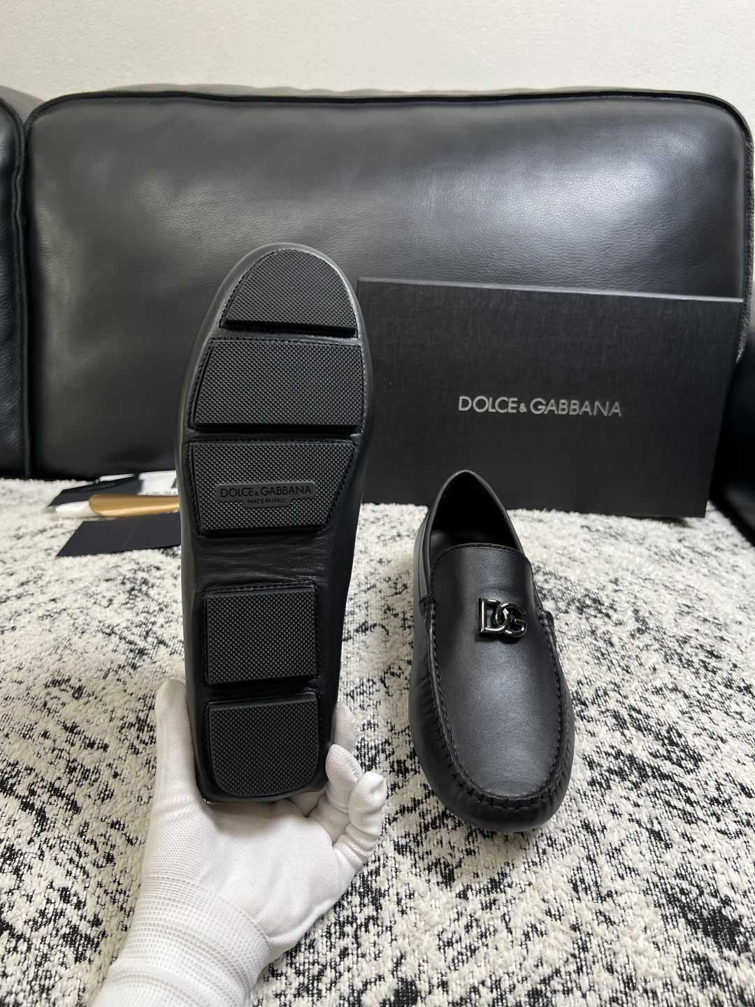 Dolce & Gabbana   高品质  顶级工艺品  杜嘉班纳 爆款豆豆鞋专柜新品同步，鞋面意大利进口牛皮面料，高