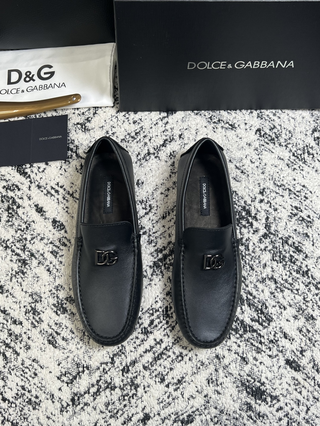 Dolce & Gabbana   高品质  顶级工艺品  杜嘉班纳 爆款豆豆鞋专柜新品同步，鞋面意大利进口牛皮面料，高