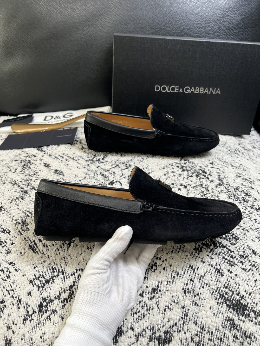 Dolce & Gabbana   高品质  顶级工艺品  杜嘉班纳 爆款豆豆鞋专柜新品同步，鞋面意大利进口牛皮面料，高