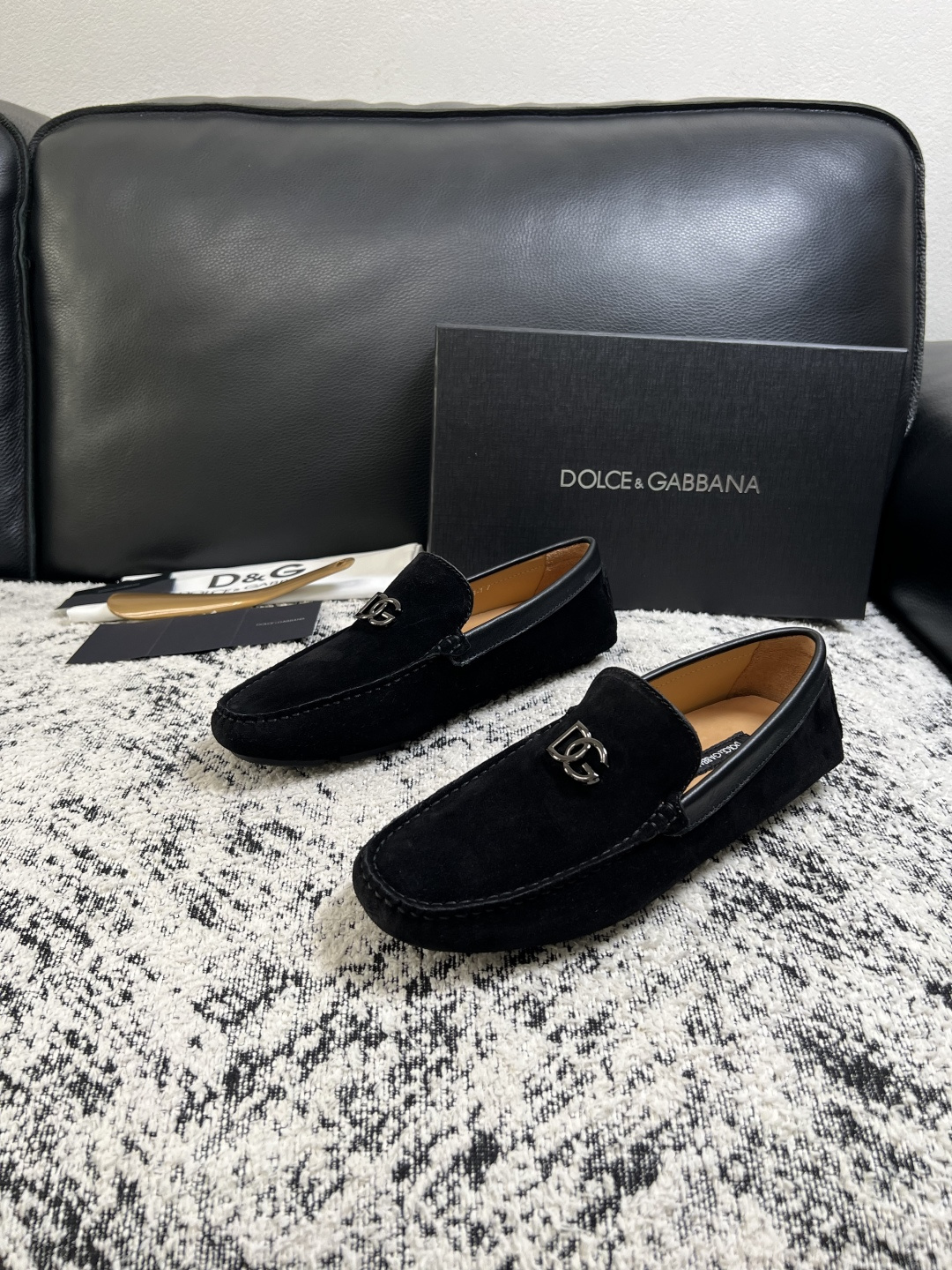 Dolce & Gabbana   高品质  顶级工艺品  杜嘉班纳 爆款豆豆鞋专柜新品同步，鞋面意大利进口牛皮面料，高