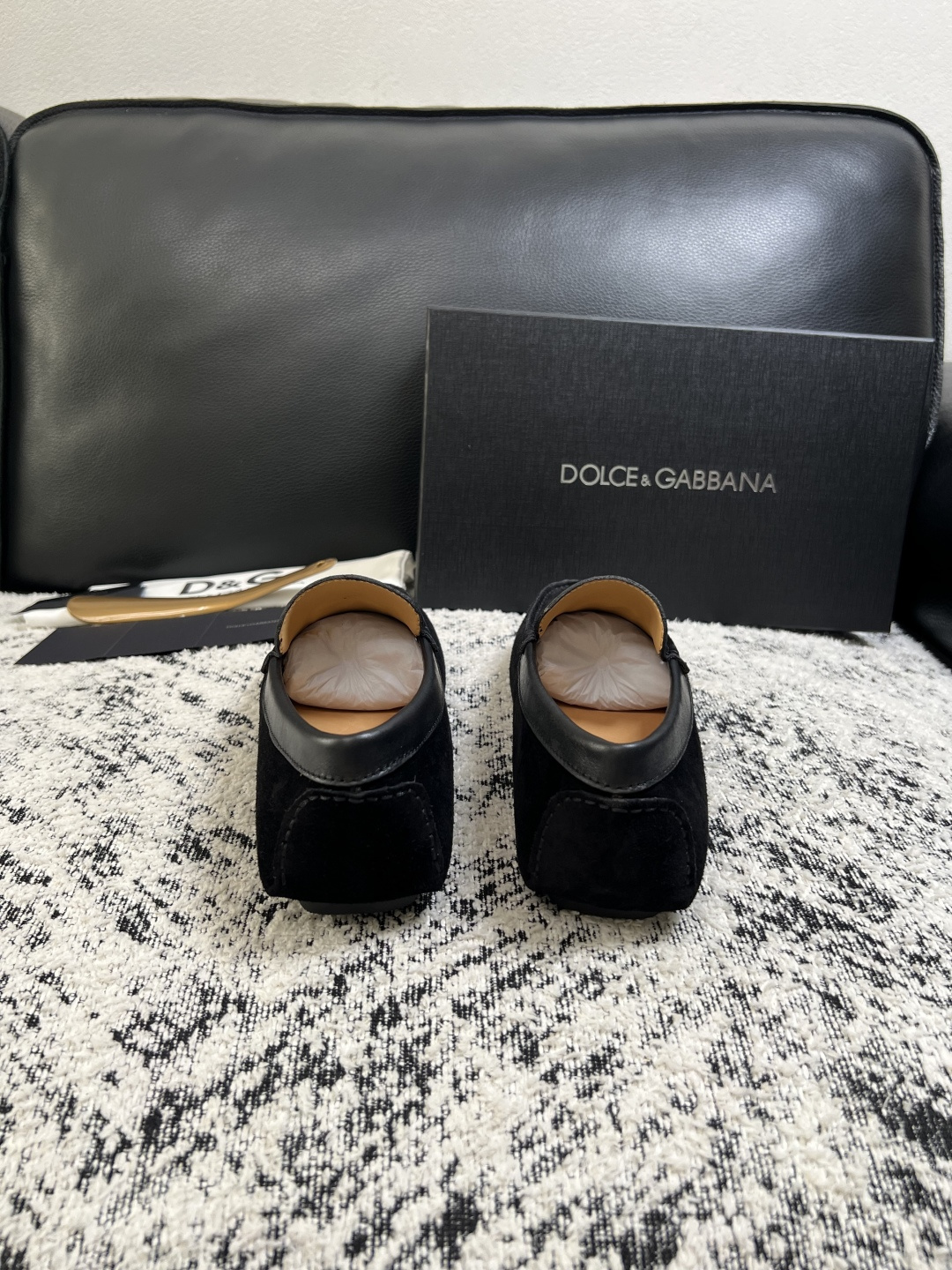 Dolce & Gabbana   高品质  顶级工艺品  杜嘉班纳 爆款豆豆鞋专柜新品同步，鞋面意大利进口牛皮面料，高