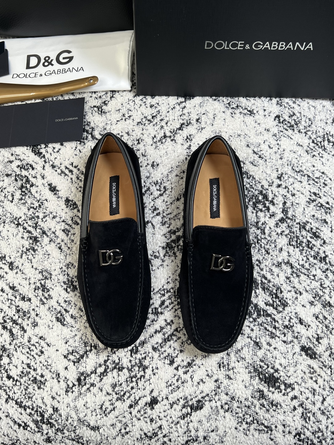 Dolce & Gabbana   高品质  顶级工艺品  杜嘉班纳 爆款豆豆鞋专柜新品同步，鞋面意大利进口牛皮面料，高