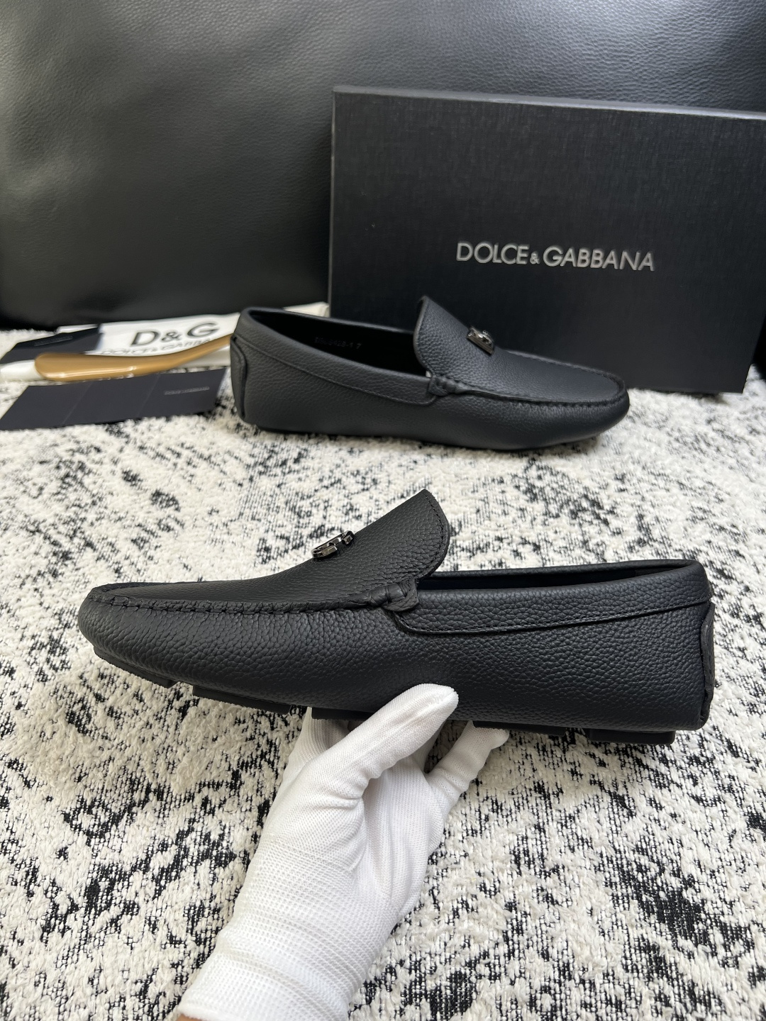 Dolce & Gabbana   高品质  顶级工艺品  杜嘉班纳 爆款豆豆鞋专柜新品同步，鞋面意大利进口牛皮面料，高