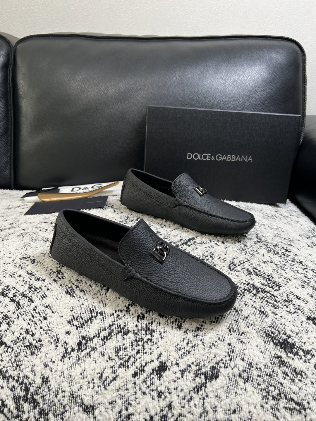 Dolce & Gabbana 高品质 顶级工艺品 杜嘉班纳 爆款豆豆鞋专柜新品同步,鞋面意大利进口牛皮面料,高 Dolce & Gabbana 高品质 顶级工艺品 杜嘉班纳 爆款豆豆鞋专柜新品同步,鞋面意大利进口牛皮面料,高