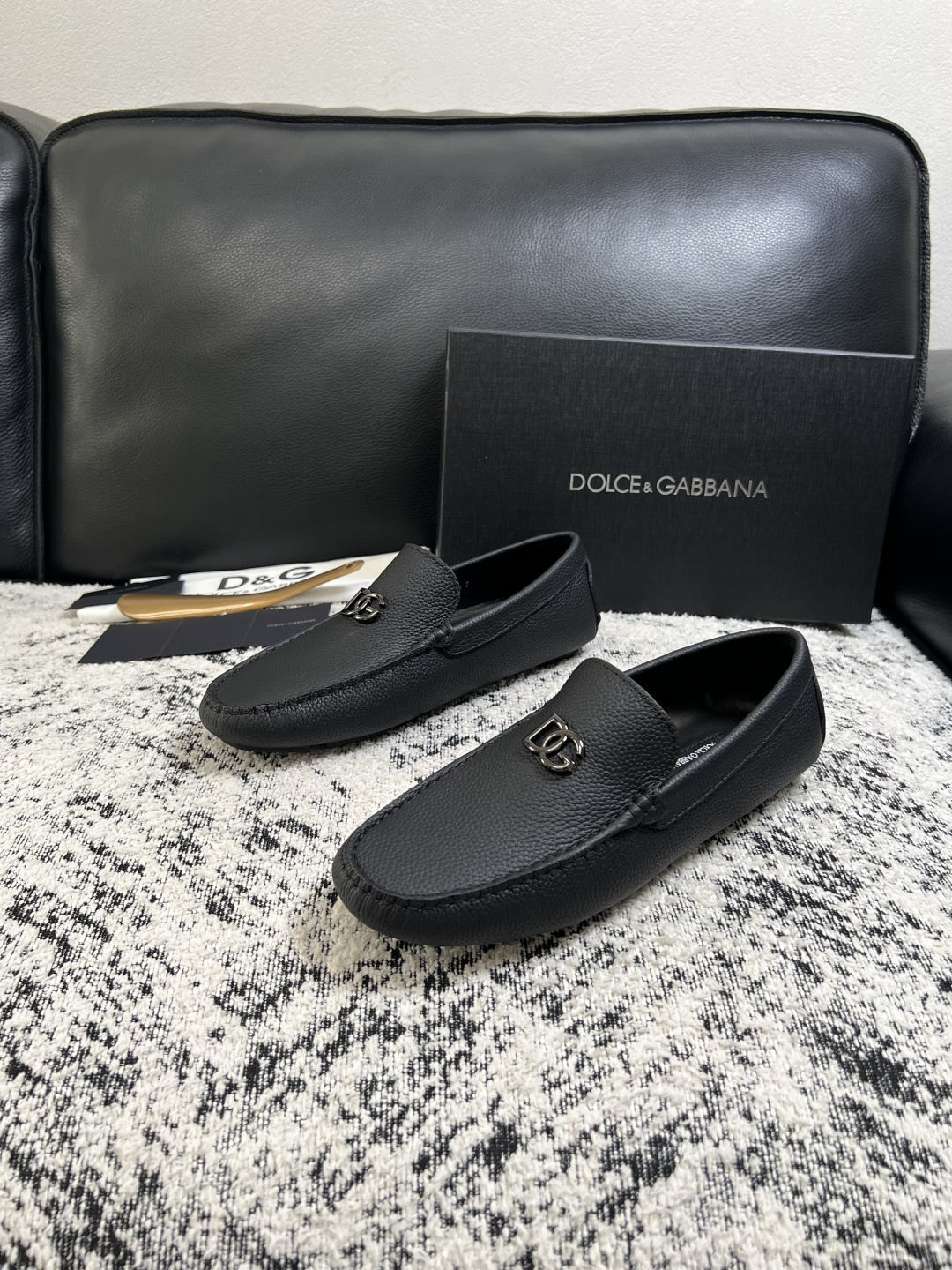 Dolce & Gabbana   高品质  顶级工艺品  杜嘉班纳 爆款豆豆鞋专柜新品同步，鞋面意大利进口牛皮面料，高