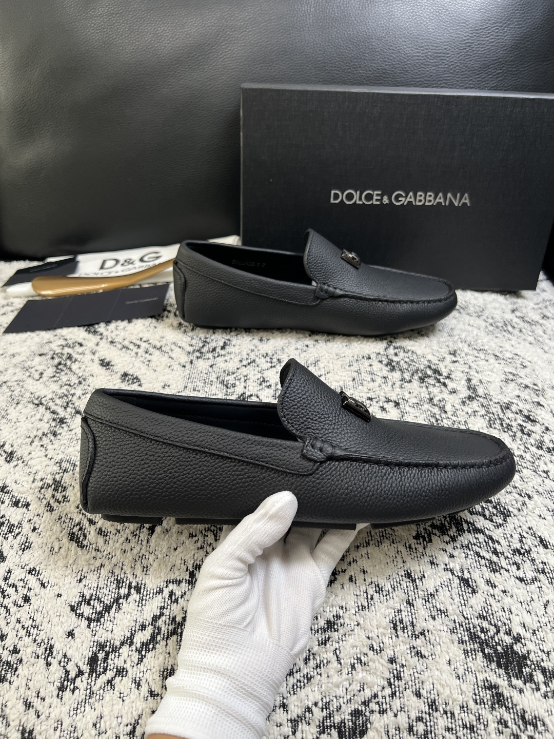 Dolce & Gabbana   高品质  顶级工艺品  杜嘉班纳 爆款豆豆鞋专柜新品同步，鞋面意大利进口牛皮面料，高