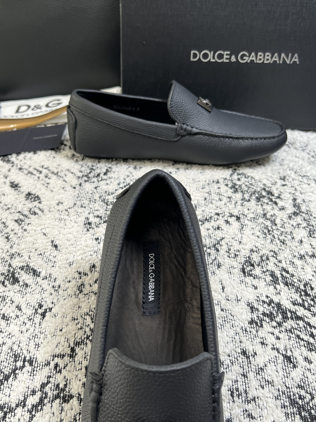 Dolce & Gabbana   高品质  顶级工艺品  杜嘉班纳 爆款豆豆鞋专柜新品同步，鞋面意大利进口牛皮面料，高