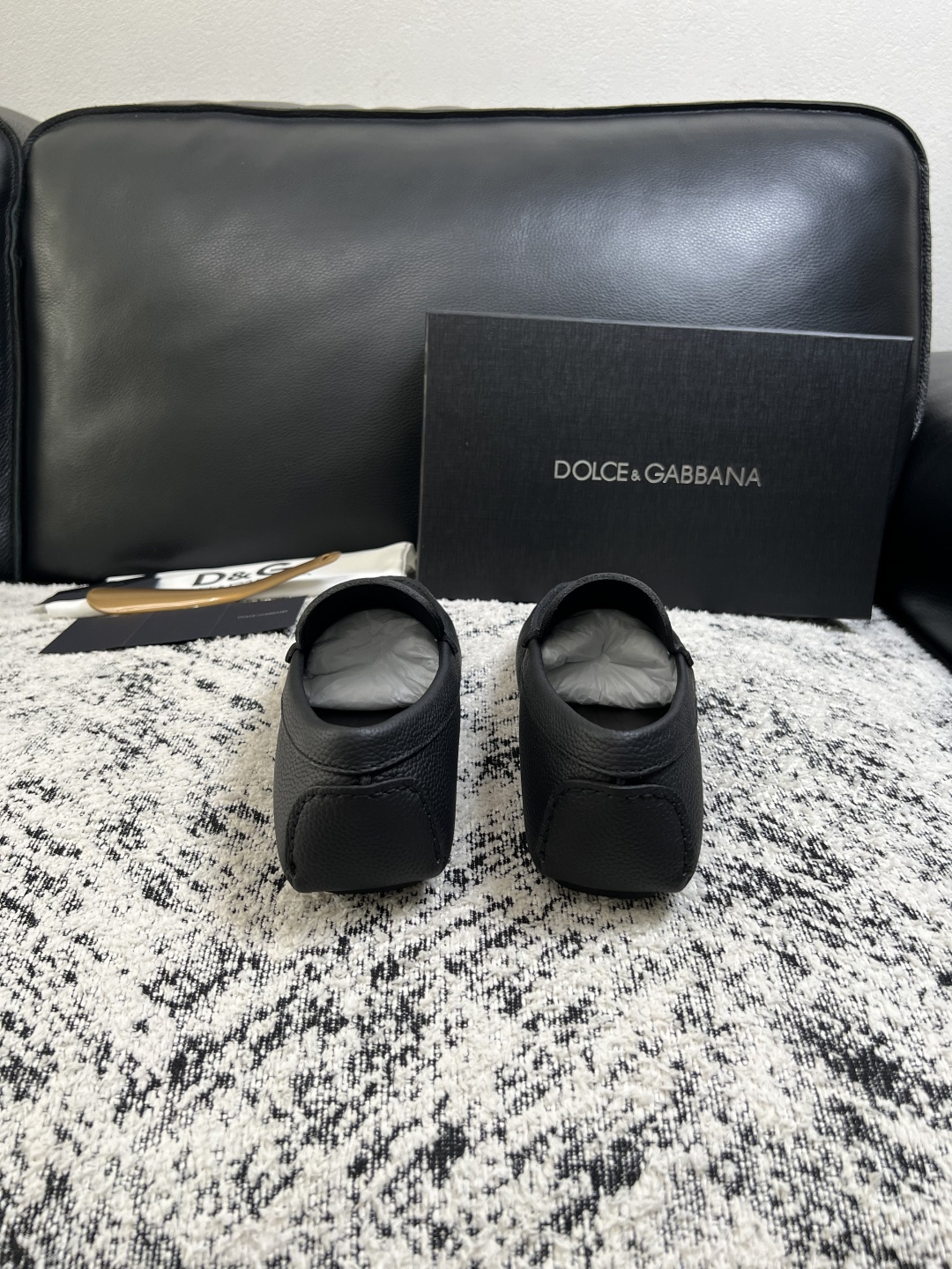 Dolce & Gabbana   高品质  顶级工艺品  杜嘉班纳 爆款豆豆鞋专柜新品同步，鞋面意大利进口牛皮面料，高