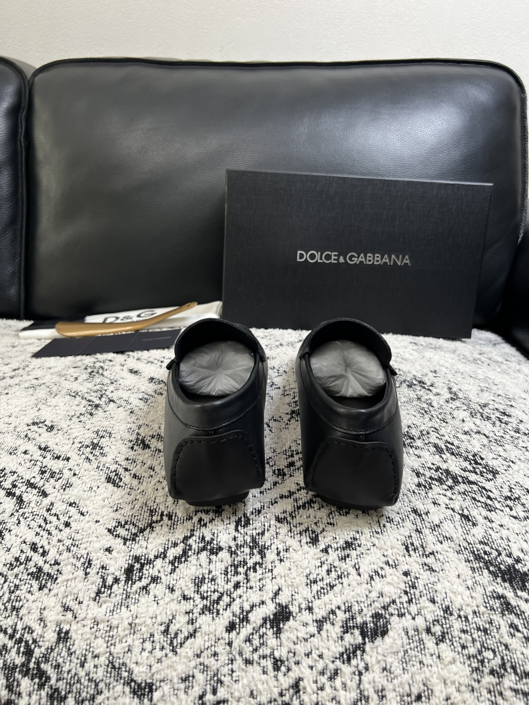 Dolce & Gabbana   高品质  顶级工艺品  杜嘉班纳 爆款豆豆鞋专柜新品同步，鞋面意大利进口牛皮面料，高