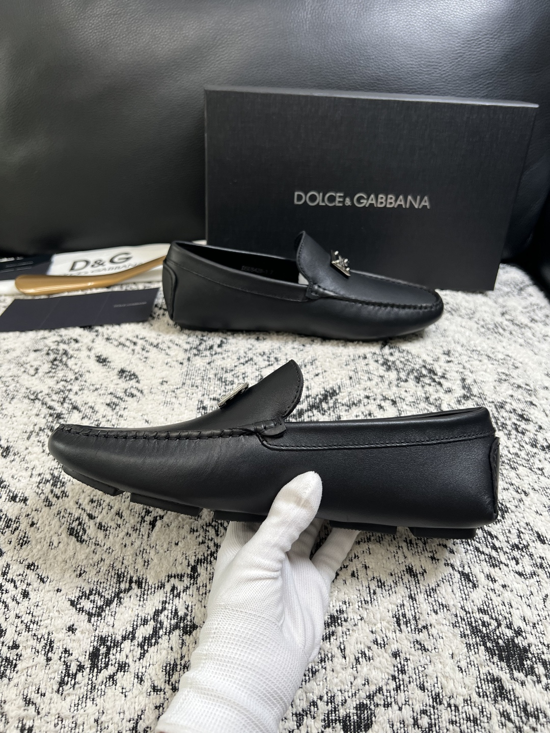 Dolce & Gabbana   高品质  顶级工艺品  杜嘉班纳 爆款豆豆鞋专柜新品同步，鞋面意大利进口牛皮面料，高