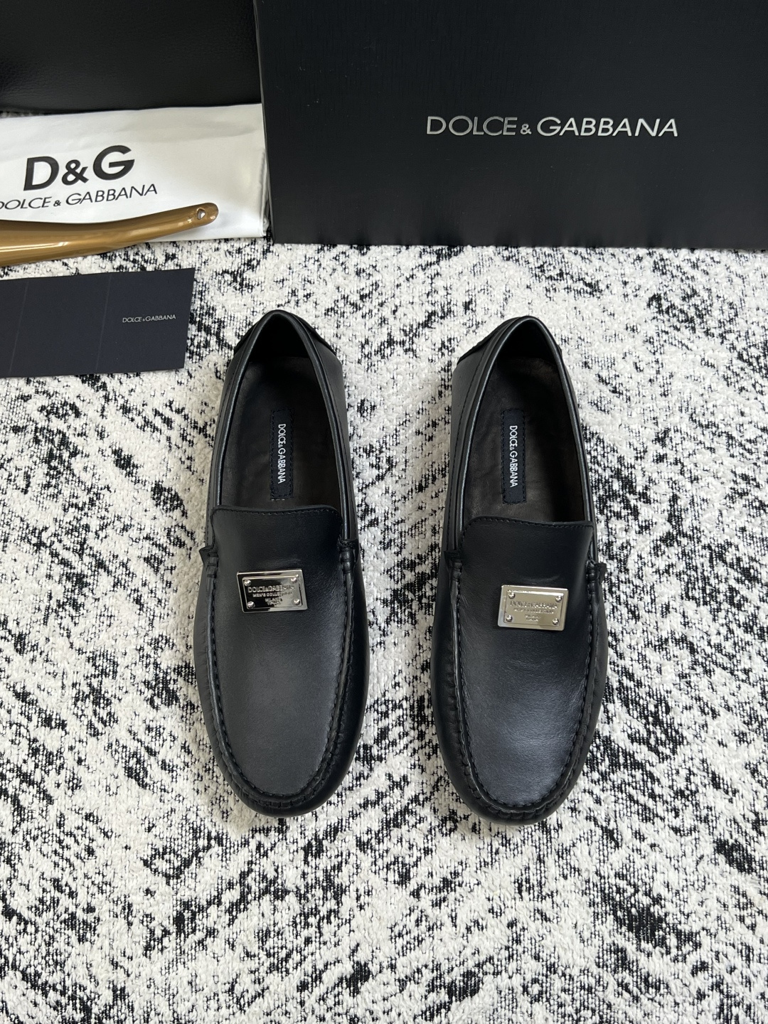 Dolce & Gabbana   高品质  顶级工艺品  杜嘉班纳 爆款豆豆鞋专柜新品同步，鞋面意大利进口牛皮面料，高