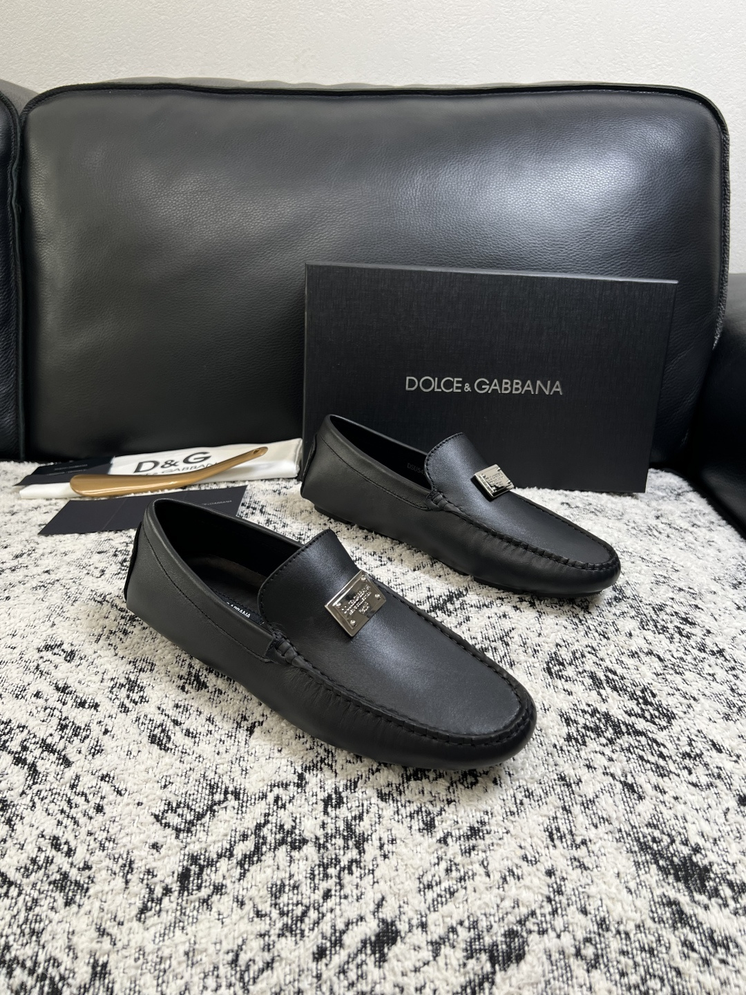 Dolce & Gabbana 高品质 顶级工艺品 杜嘉班纳 爆款豆豆鞋专柜新品同步,鞋面意大利进口牛皮面料,高 Dolce & Gabbana 高品质 顶级工艺品 杜嘉班纳 爆款豆豆鞋专柜新品同步,鞋面意大利进口牛皮面料,高
