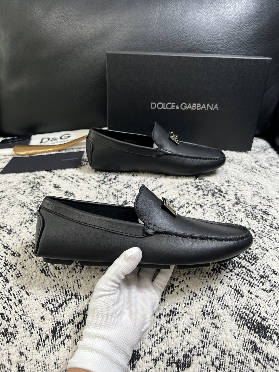 Dolce & Gabbana   高品质  顶级工艺品  杜嘉班纳 爆款豆豆鞋专柜新品同步，鞋面意大利进口牛皮面料，高