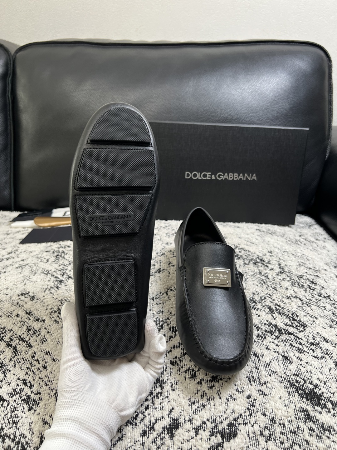 Dolce & Gabbana   高品质  顶级工艺品  杜嘉班纳 爆款豆豆鞋专柜新品同步，鞋面意大利进口牛皮面料，高