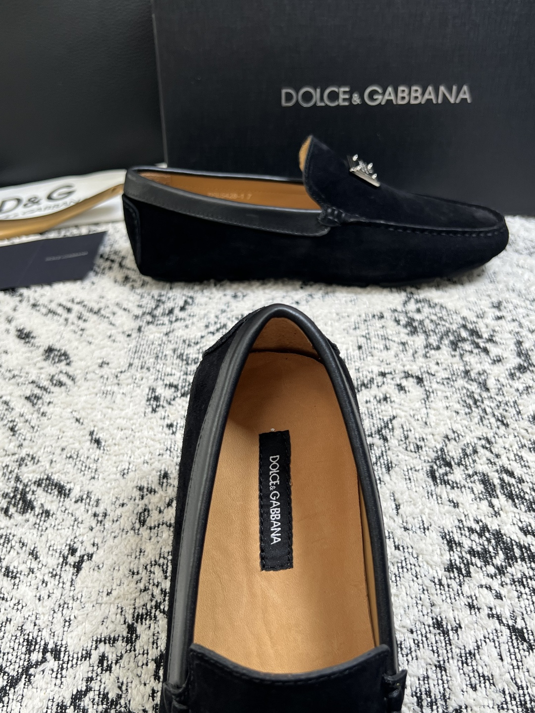Dolce & Gabbana   高品质  顶级工艺品  杜嘉班纳 爆款豆豆鞋专柜新品同步，鞋面意大利进口牛皮面料，高