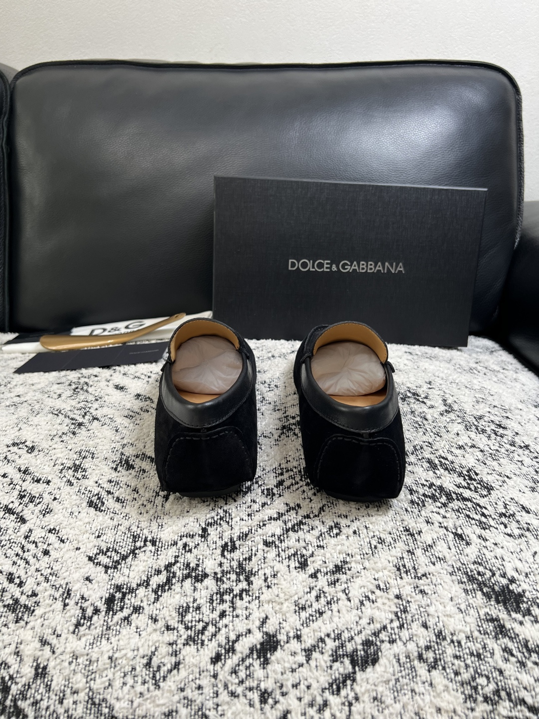 Dolce & Gabbana   高品质  顶级工艺品  杜嘉班纳 爆款豆豆鞋专柜新品同步，鞋面意大利进口牛皮面料，高