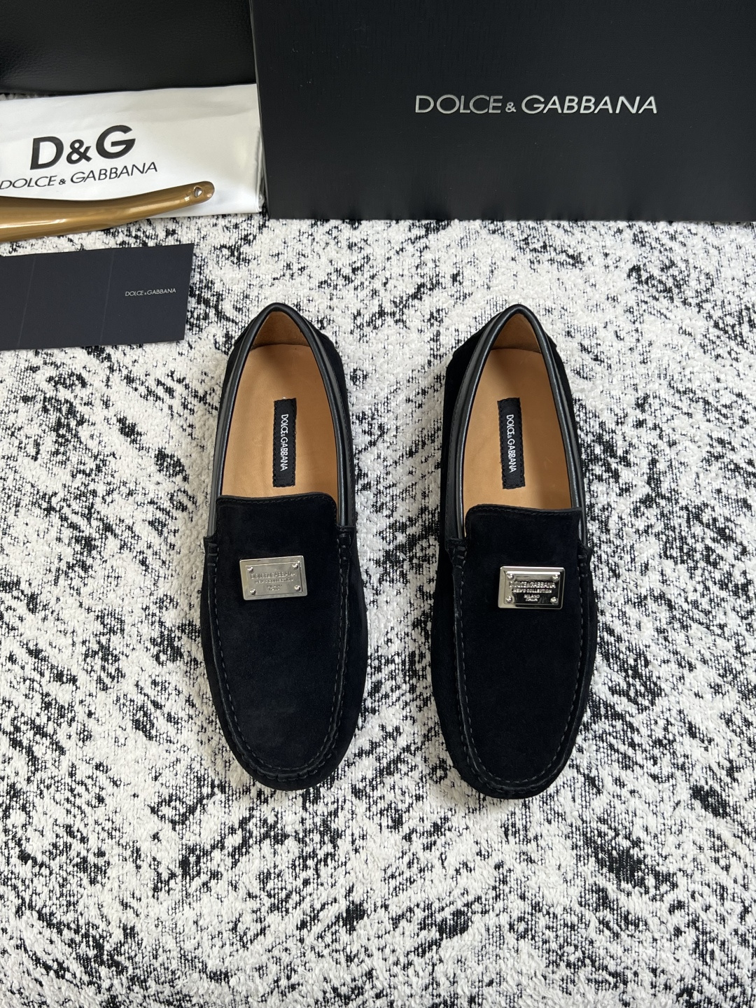 Dolce & Gabbana   高品质  顶级工艺品  杜嘉班纳 爆款豆豆鞋专柜新品同步，鞋面意大利进口牛皮面料，高