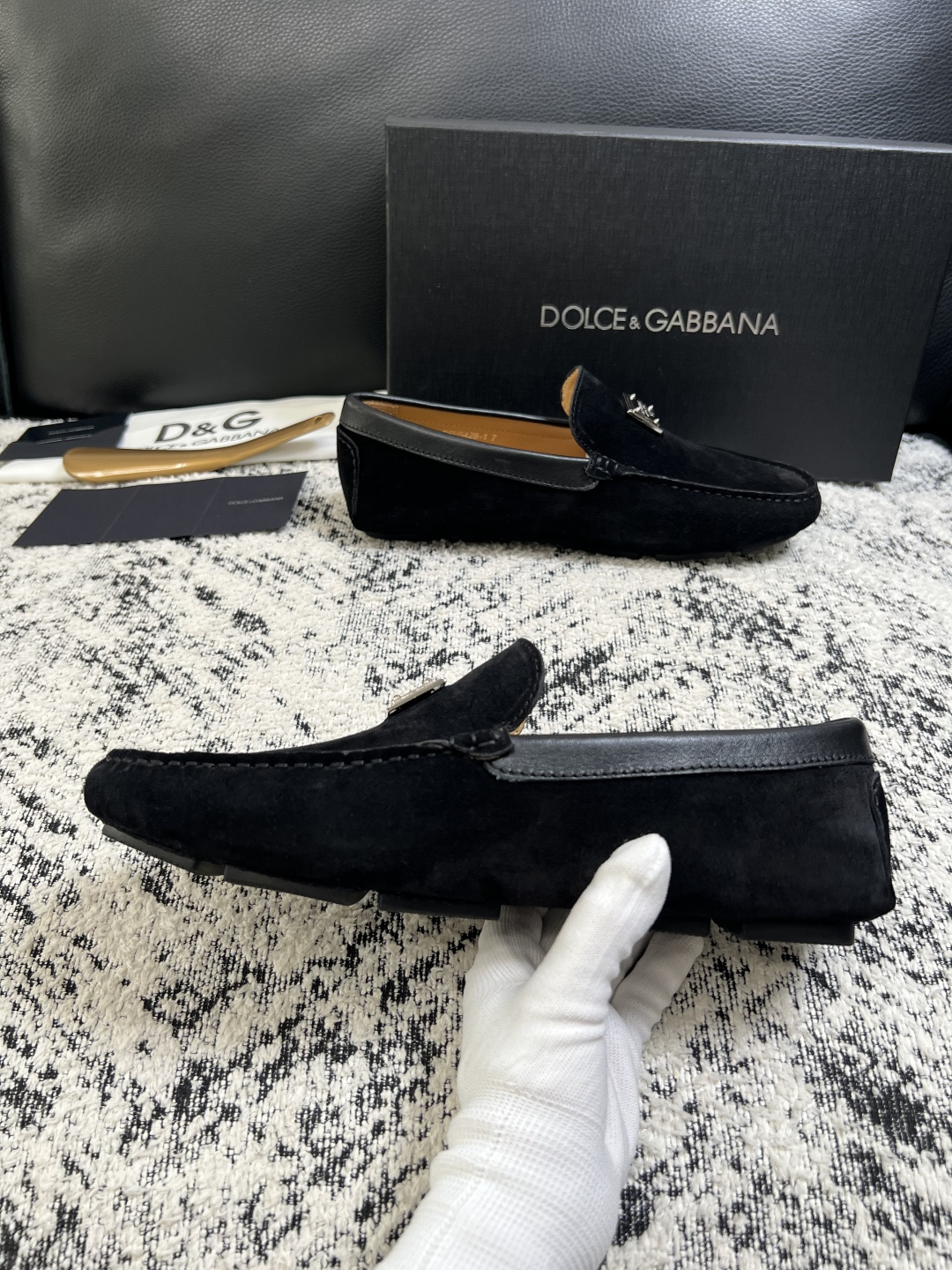Dolce & Gabbana   高品质  顶级工艺品  杜嘉班纳 爆款豆豆鞋专柜新品同步，鞋面意大利进口牛皮面料，高