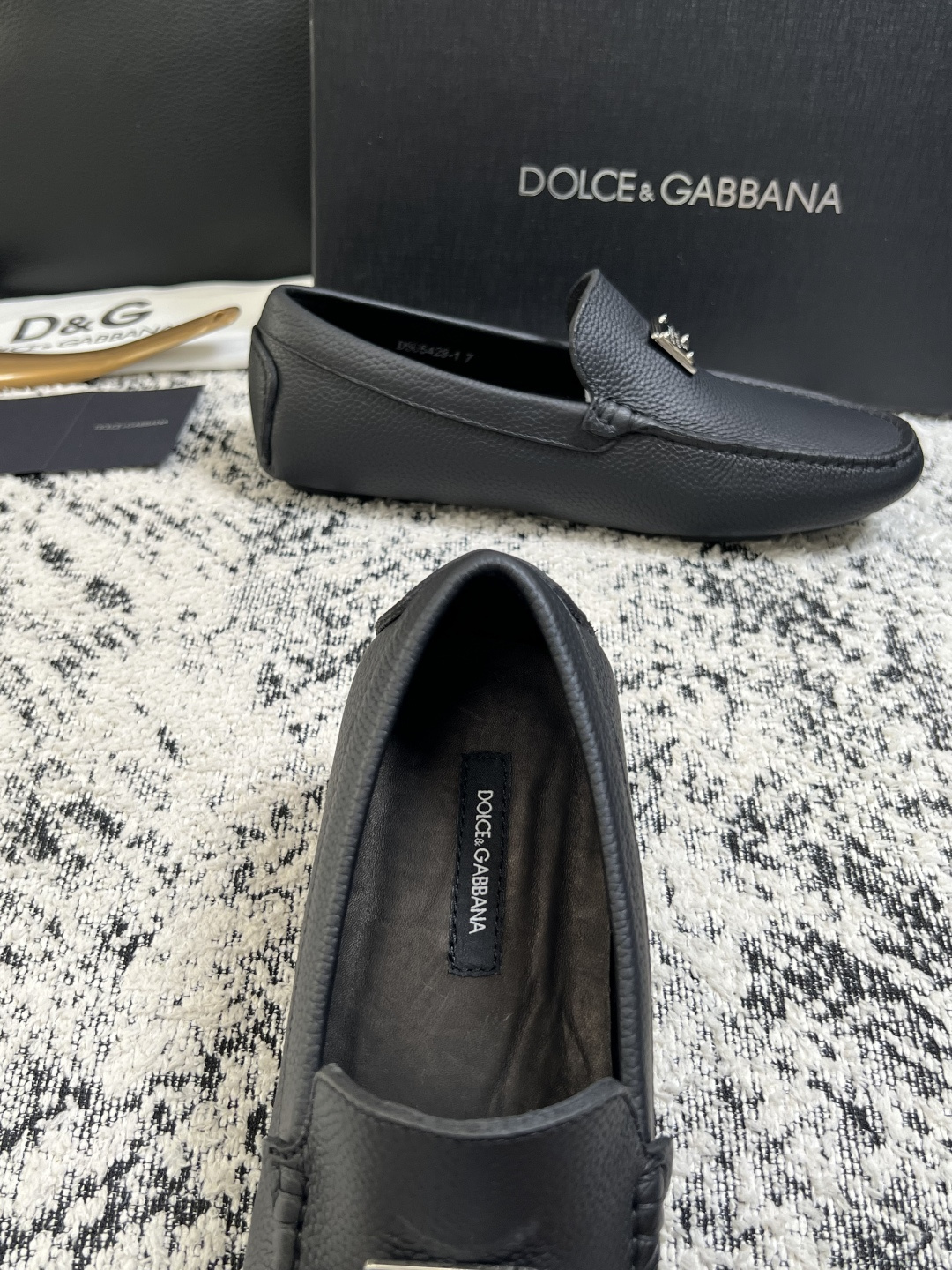 Dolce & Gabbana   高品质  顶级工艺品  杜嘉班纳 爆款豆豆鞋专柜新品同步，鞋面意大利进口牛皮面料，高