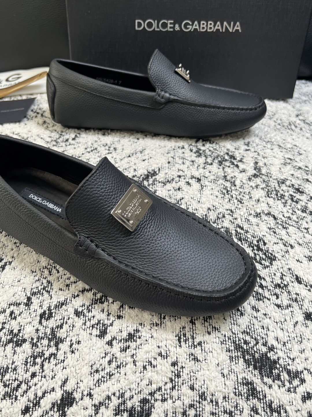 Dolce & Gabbana   高品质  顶级工艺品  杜嘉班纳 爆款豆豆鞋专柜新品同步，鞋面意大利进口牛皮面料，高