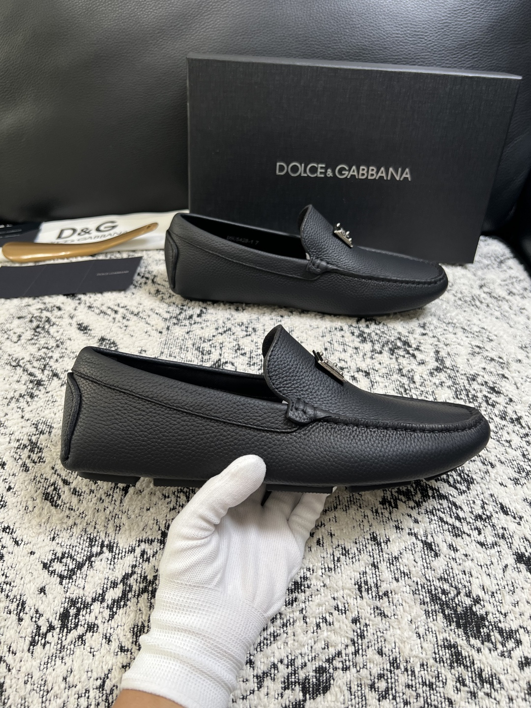 Dolce & Gabbana   高品质  顶级工艺品  杜嘉班纳 爆款豆豆鞋专柜新品同步，鞋面意大利进口牛皮面料，高