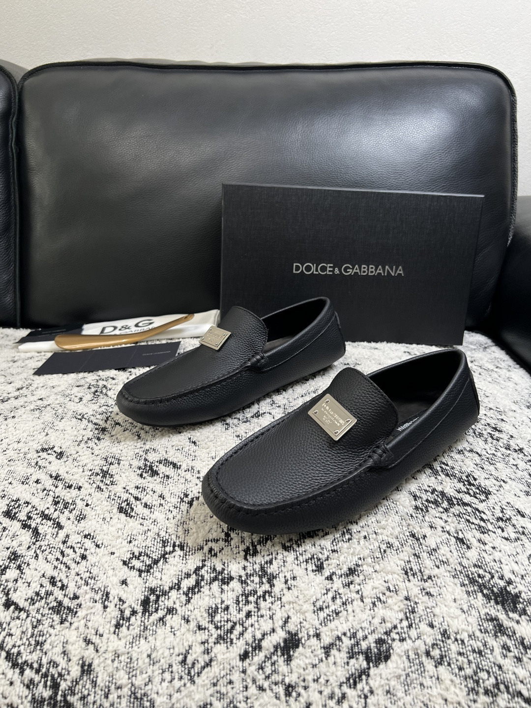 Dolce & Gabbana   高品质  顶级工艺品  杜嘉班纳 爆款豆豆鞋专柜新品同步，鞋面意大利进口牛皮面料，高